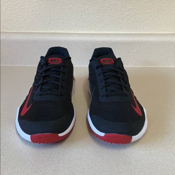 nike retaliation tr red
